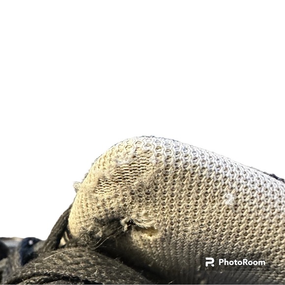 Men’s Adidas basketball shoes size 10.5 - Picture 6 of 7